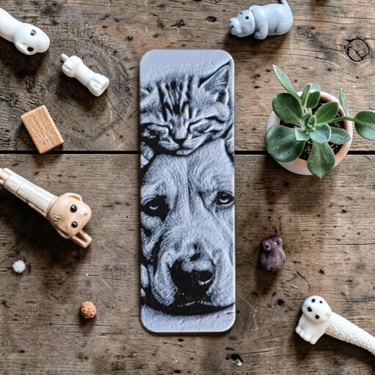 Marque-page chat et chien en impression 3D noir et blanc avec illustration tendre d’animaux