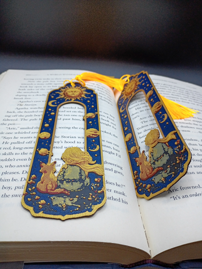 Marque-pages 3D Compagnons Cosmiques posés sur un livre ouvert