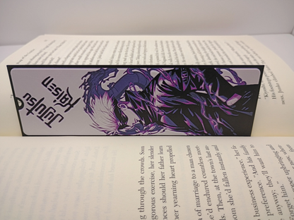 Marque-page 3D Satoru Gojo Jujutsu Kaisen à plat dans un livre