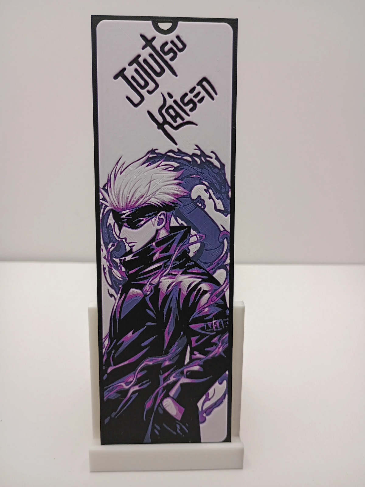 Marque-page 3D Jujutsu Kaisen Satoru Gojo présenté sur support blanc