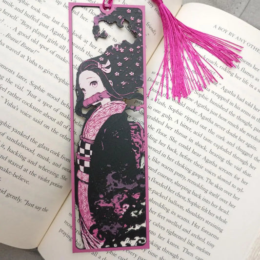 Marque-page manga kawaii encadré rose et noir avec fleurs sakura en impression 3D style japonais élégant