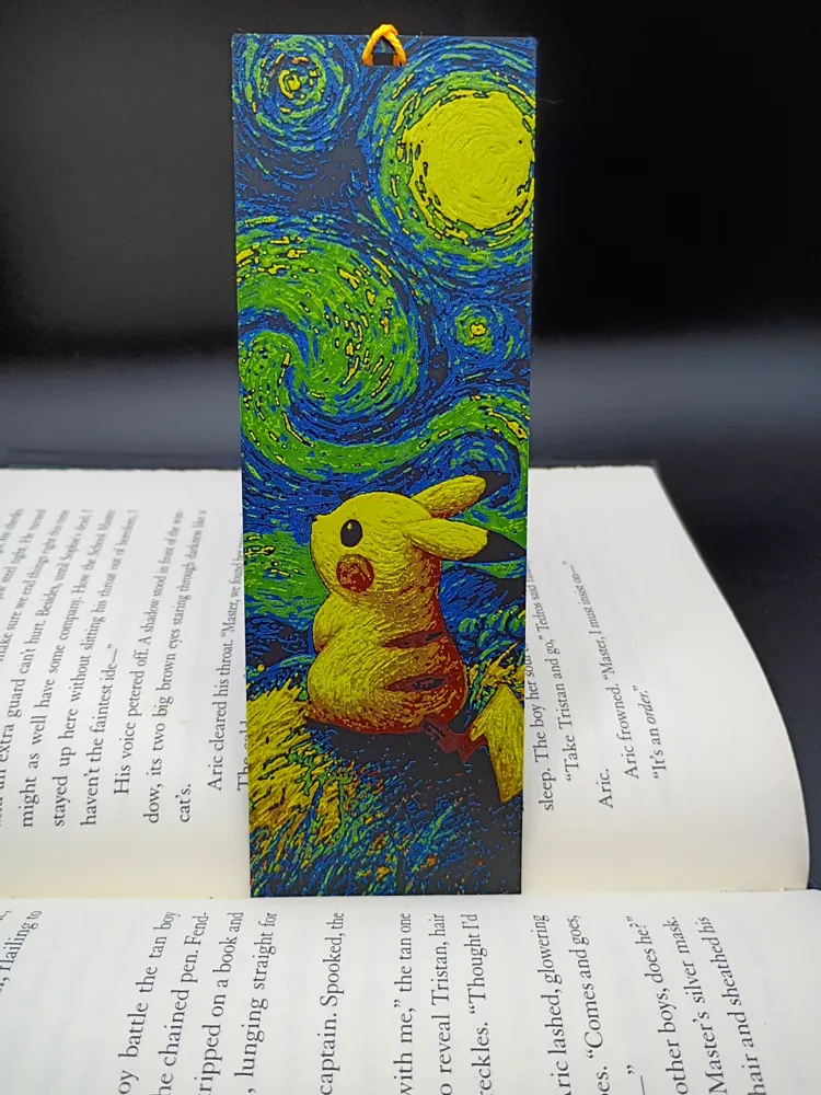 Marque-page Pikachu Starry Night 15 cm vue de face
