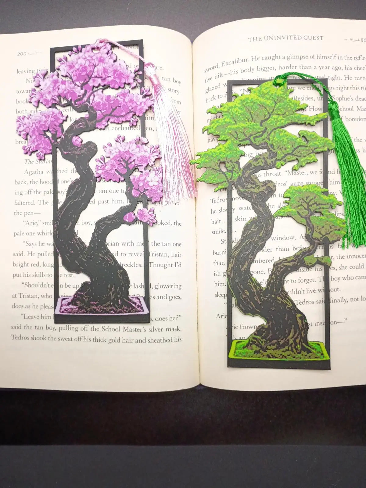 Marque-page sakura en impression 3D avec arbre japonais en fleurs disponible en rose ou vert avec pompon