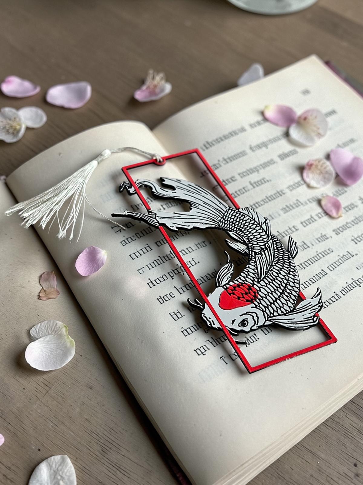 Marque-page carpe koi japonais rouge et noir en impression 3D avec pompon