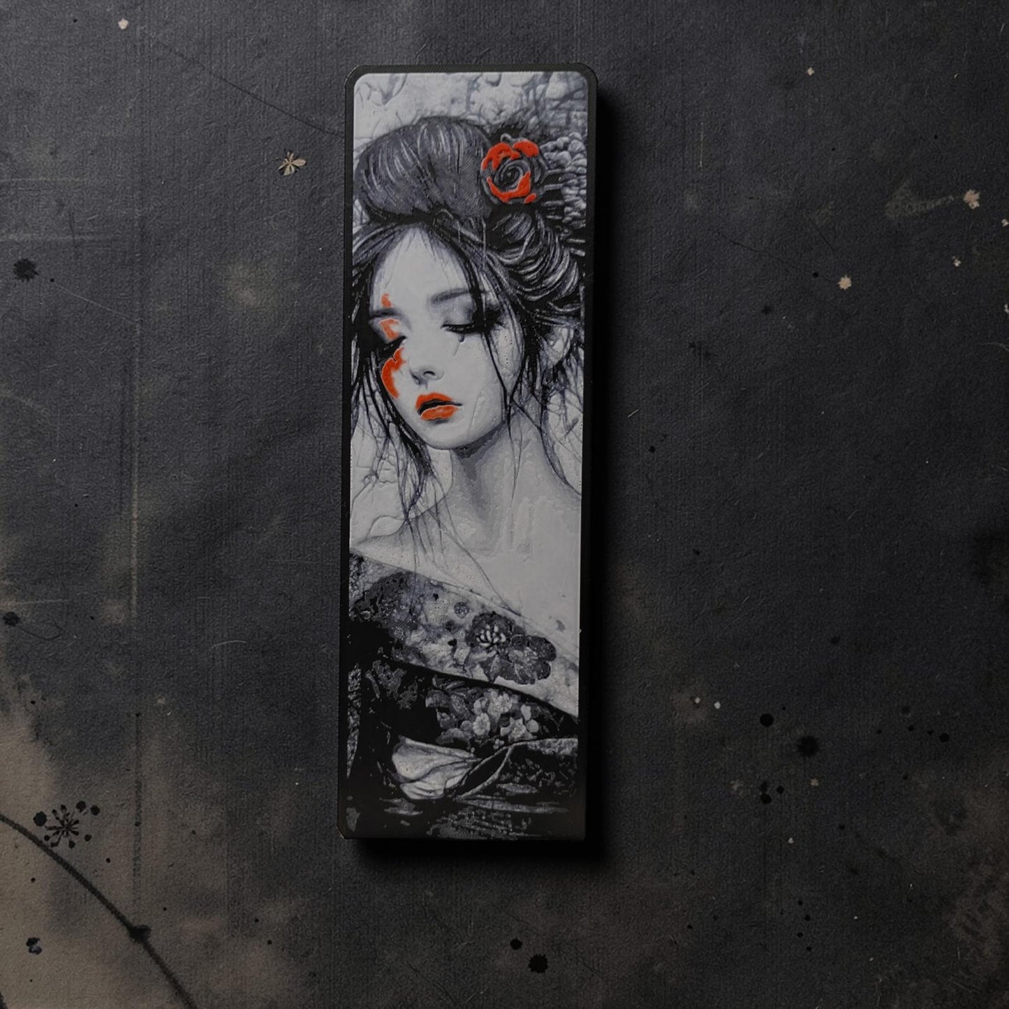 Marque-page femme japonaise sakura en impression 3D noir et blanc avec touches rouges disponible en 3 modèles