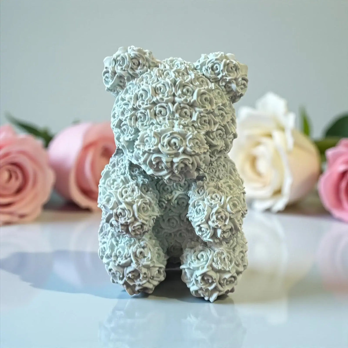 Nounours en roses Jesmonite bleu pastel