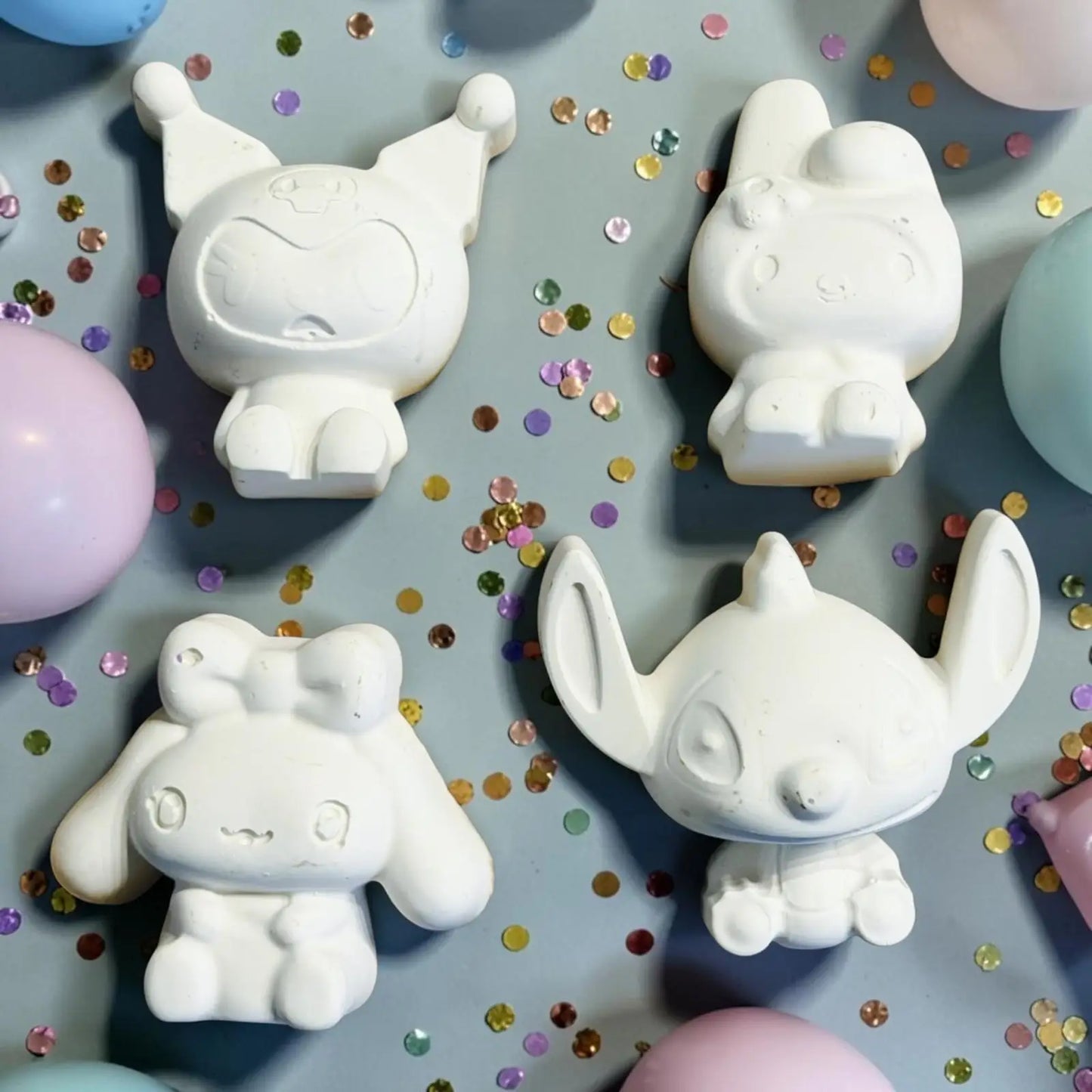 Pack créatif kawaii avec petites figurines à peindre style pastel et cute