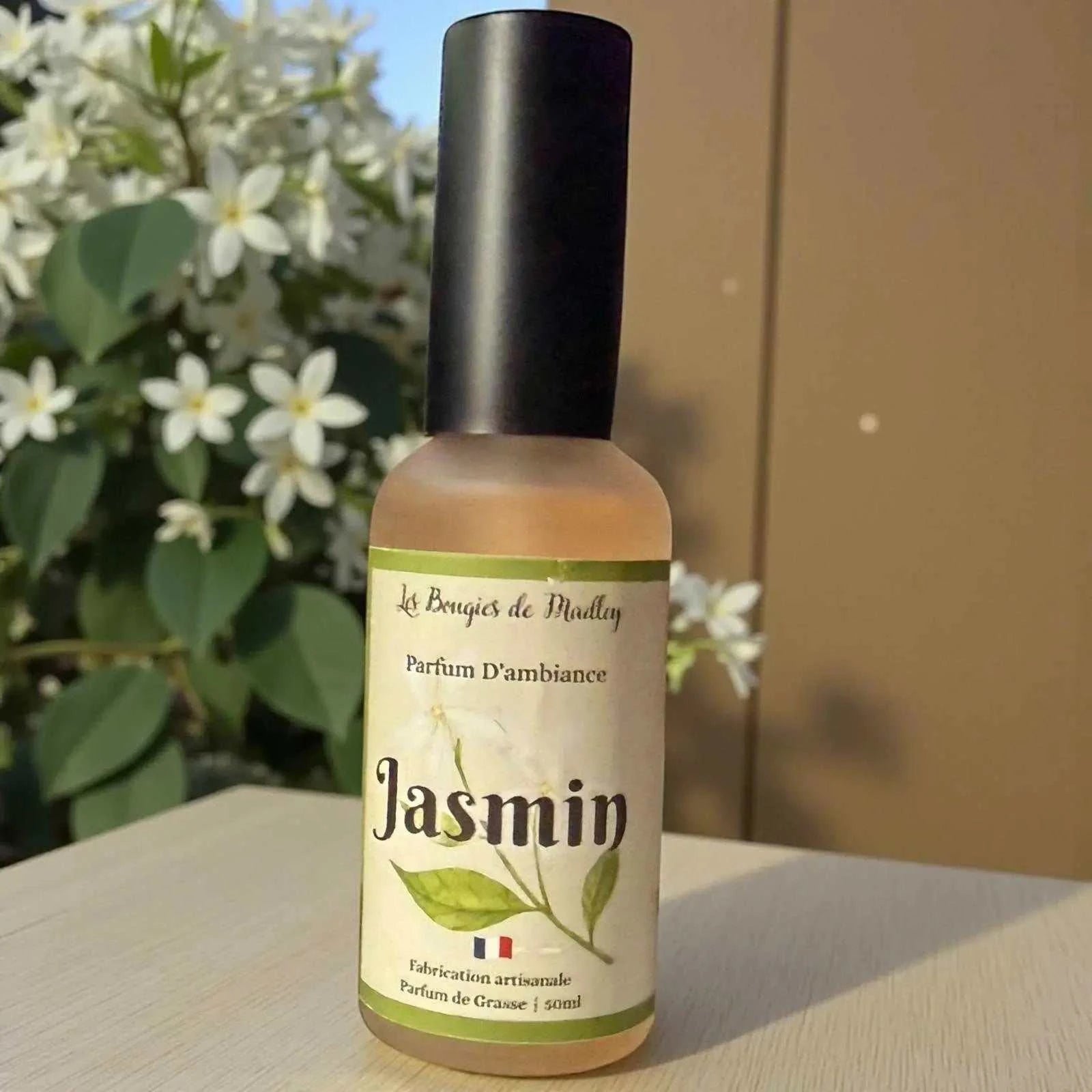 Détente & sérénité avec nos parfums d’ambiance zen : Jasmin, Cappuccino, Douceur du Canada, Sunset, Azalée du Japon, Fleur de cerisier.