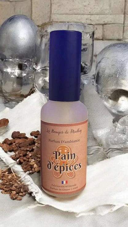 Crée la magie de Noël avec nos parfums d’ambiance artisanaux : Sapin, Épice de Noël, Sucre d’orge, Pain d’épice, Marrons glacés.