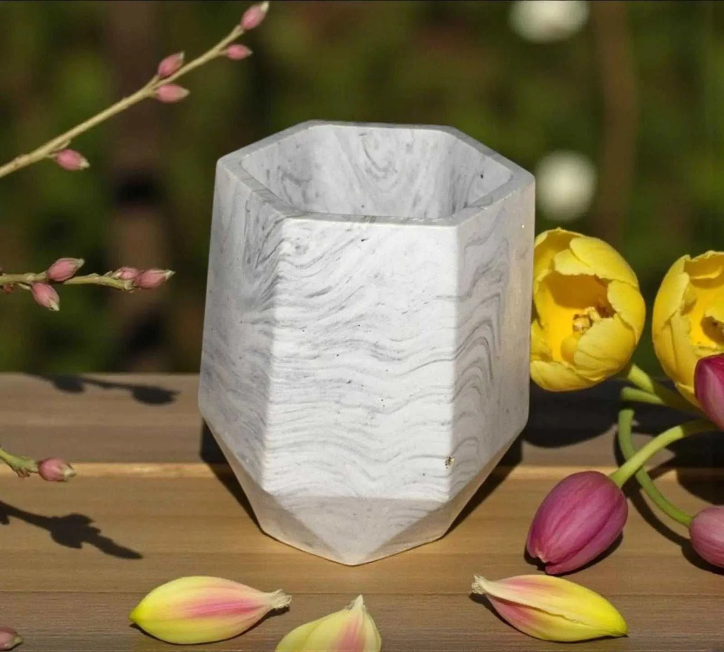 Petit pot en Jesmonite personnalisable avec finition mate, idéal pour mini plantes ou vide-poche, fait main en France