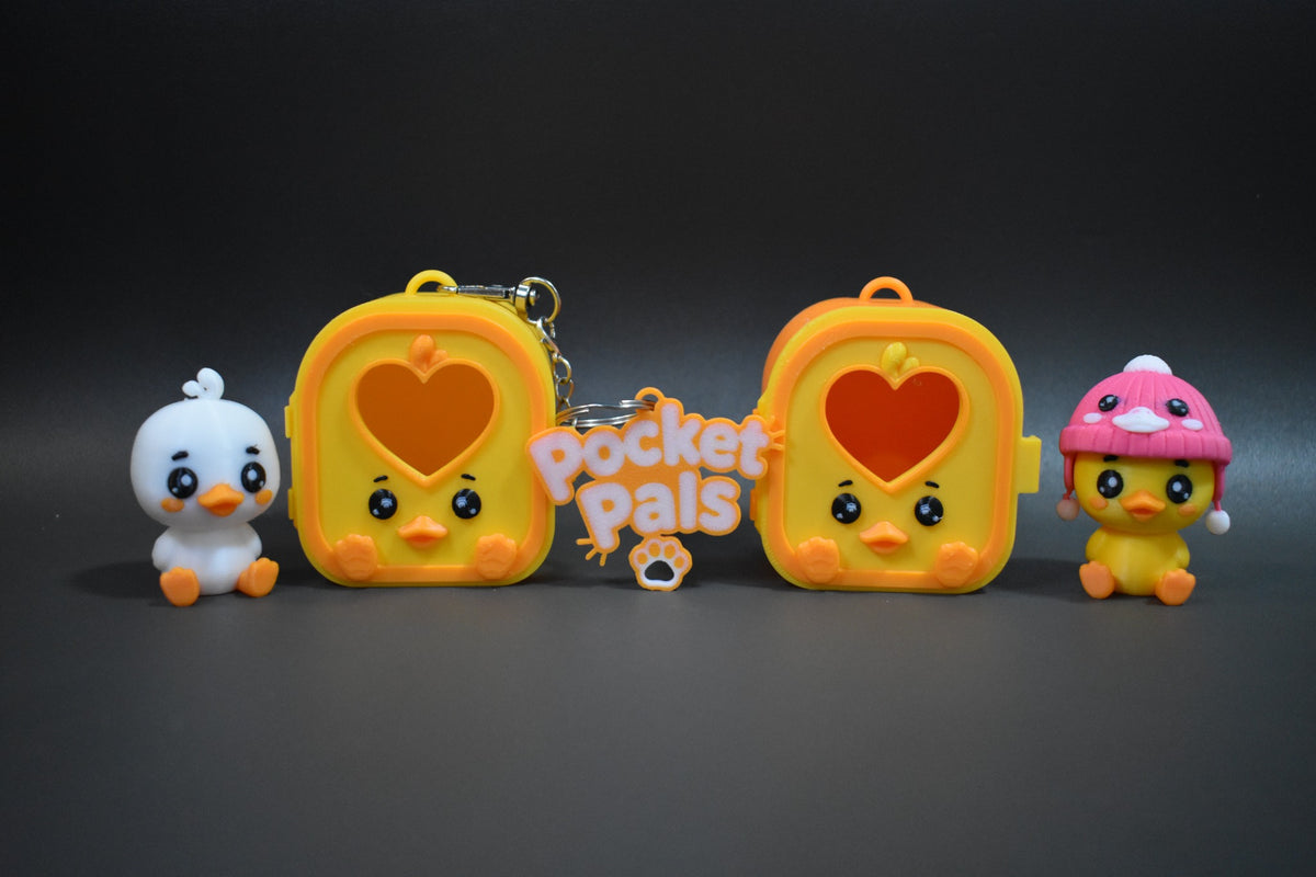 Collection Pocket Pals Canard avec maison jaune et figurines kawaii