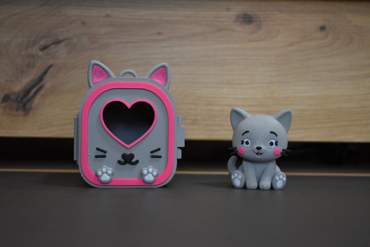 Pocket Pals Chat gris avec mini maison sac rose et grise - impression 3D kawaii