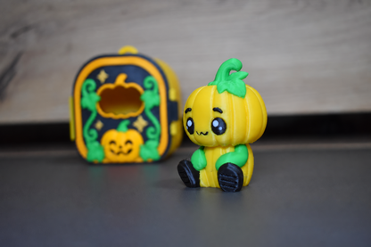 Figurine citrouille kawaii amovible devant sa maison Pocket Pals