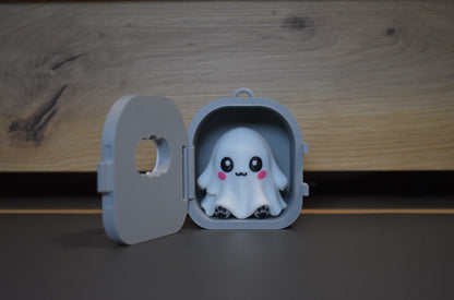 Petit fantôme kawaii installé dans sa maison Pocket Pals grise
