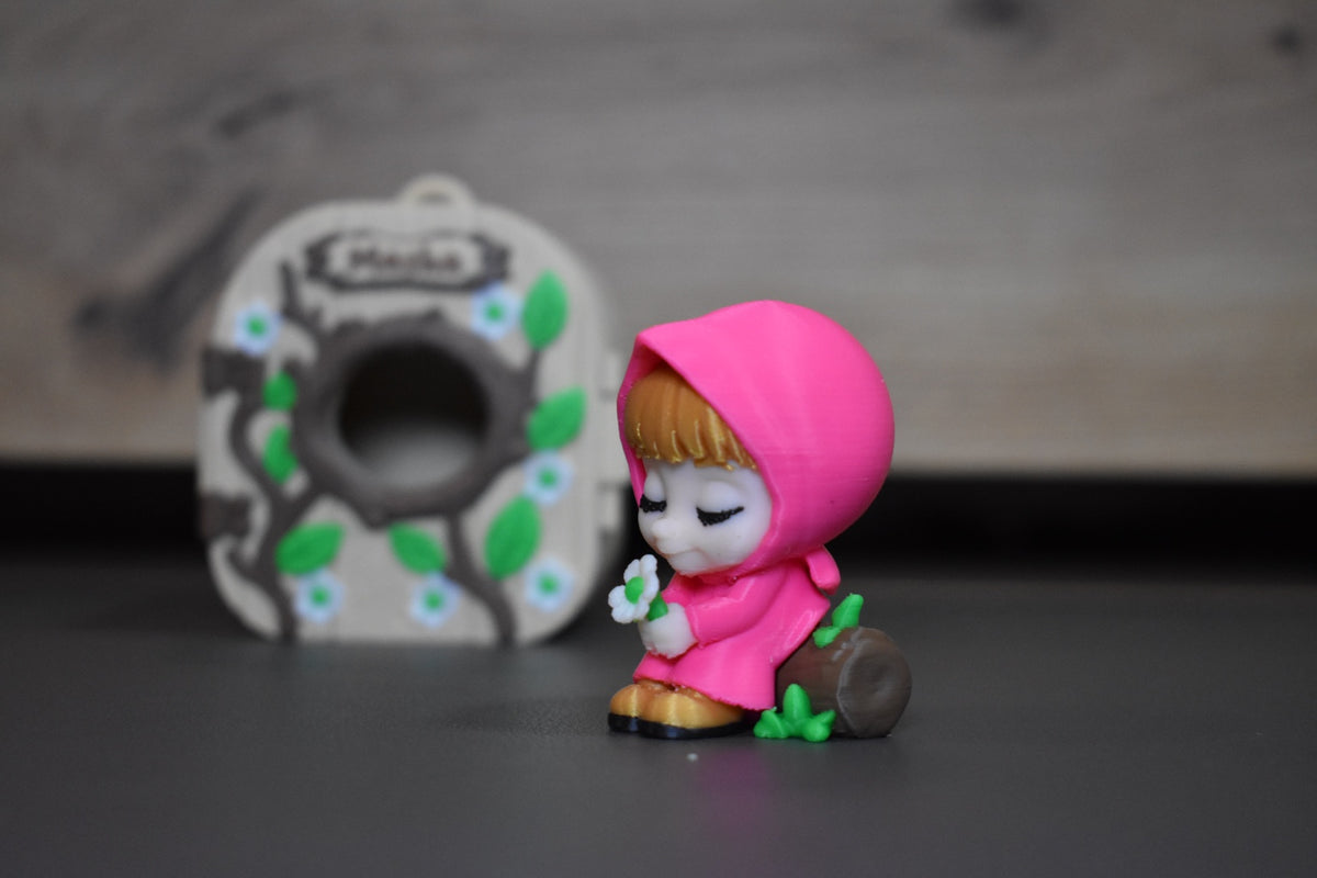 Figurine Pocket Pals Masha rose tenant une fleur - impression 3D kawaii