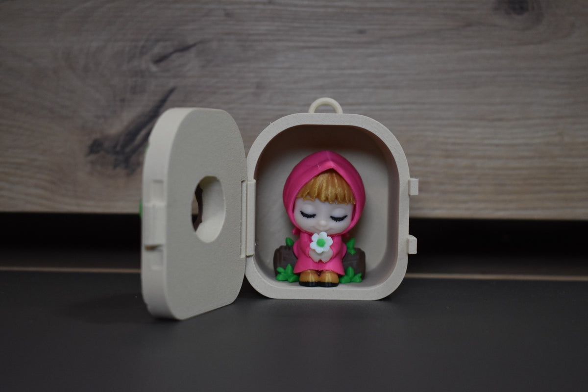 Mini maison Pocket Pals Masha ouverte avec figurine à l'intérieur