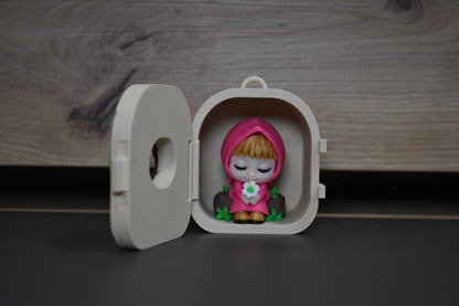 Mini maison Pocket Pals Masha ouverte avec figurine à l'intérieur