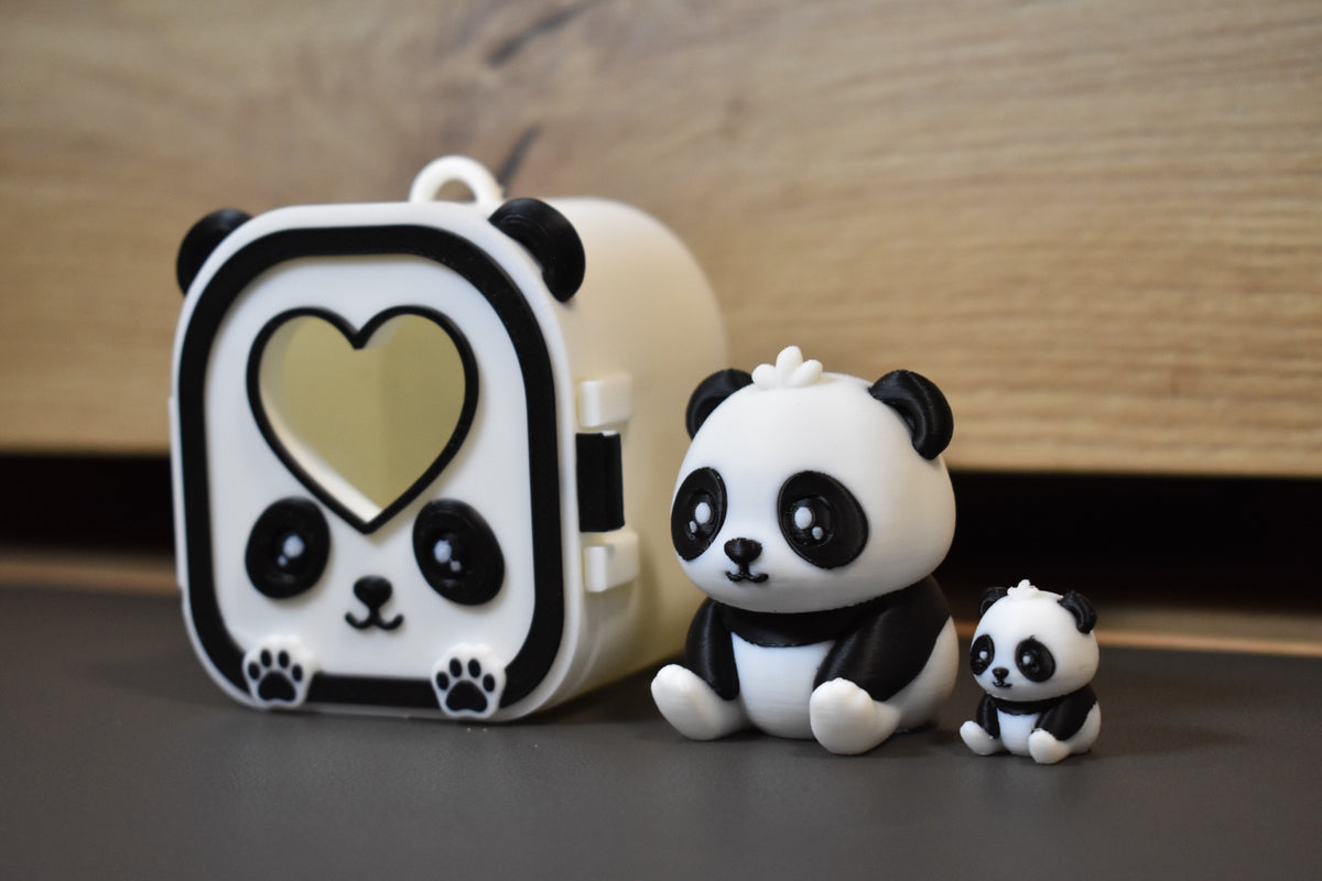 Pocket Pals Panda vue de trois quarts