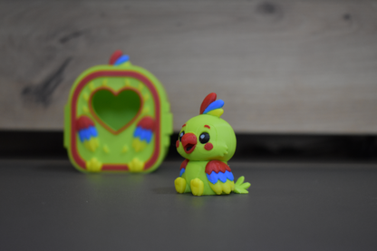 Gros plan du Pocket Pals Perroquet vert, rouge, bleu et jaune - figurine kawaii imprimée en 3D