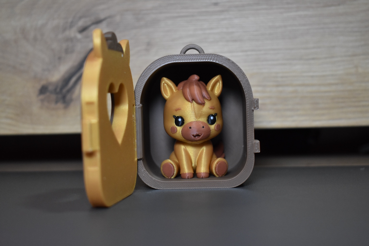 Mini maison Pocket Pals Pony avec fenêtre cœur et petit cheval kawaii