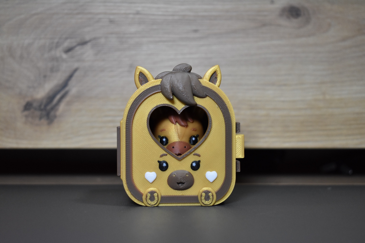 Pocket Pals Pony dans sa maison ouverte - figurine cheval kawaii imprimée en 3D