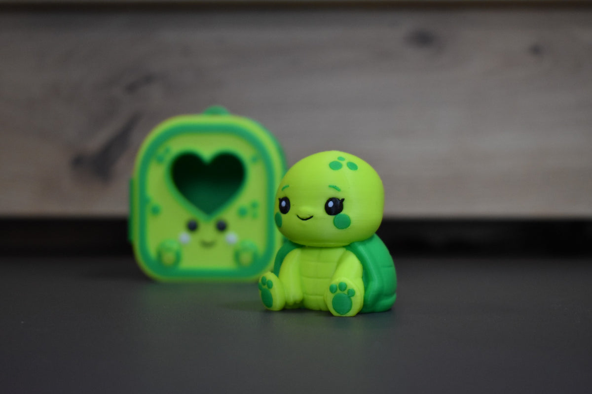 Gros plan de la figurine Pocket Pals Tortue kawaii verte imprimée en 3D