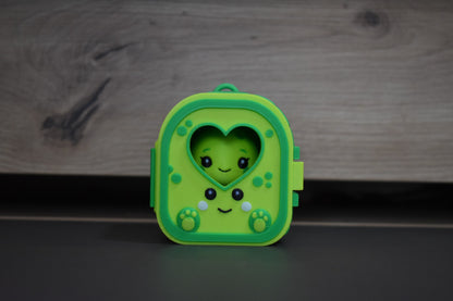 Pocket Pals Tortue dans sa mini maison verte avec fenêtre cœur