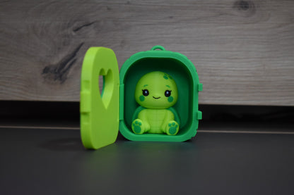 Pocket Pals Tortue kawaii à l'intérieur de sa mini maison verte ouverte