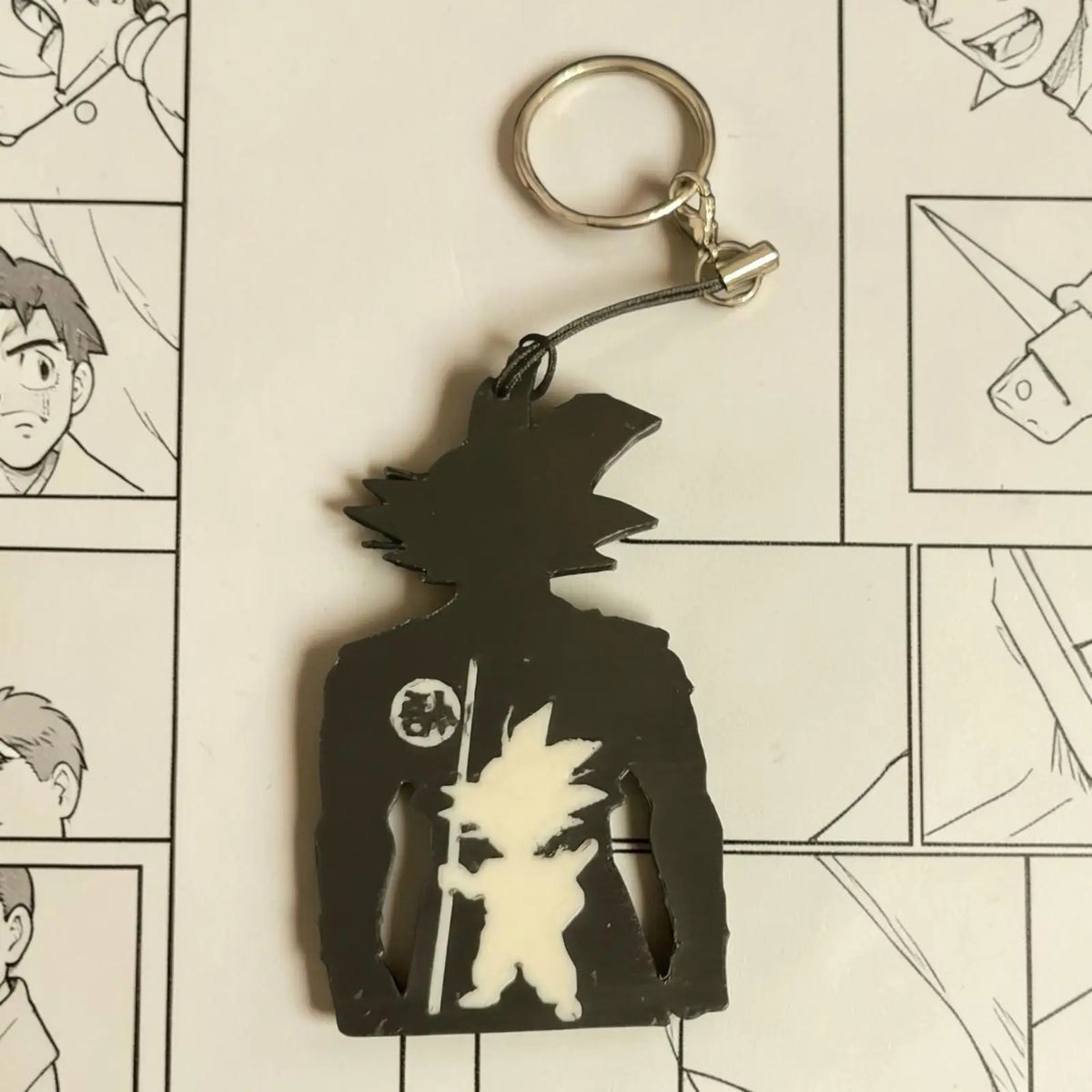 Porte-clés manga silhouette noir et blanc