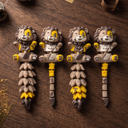 Les quatre variantes de lions articulés Halloween alignées