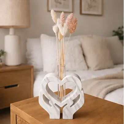 Soliflore mains cœur en jesmonite blanc et doré avec fleurs séchées – décoration artisanale Epoxy Kawaii