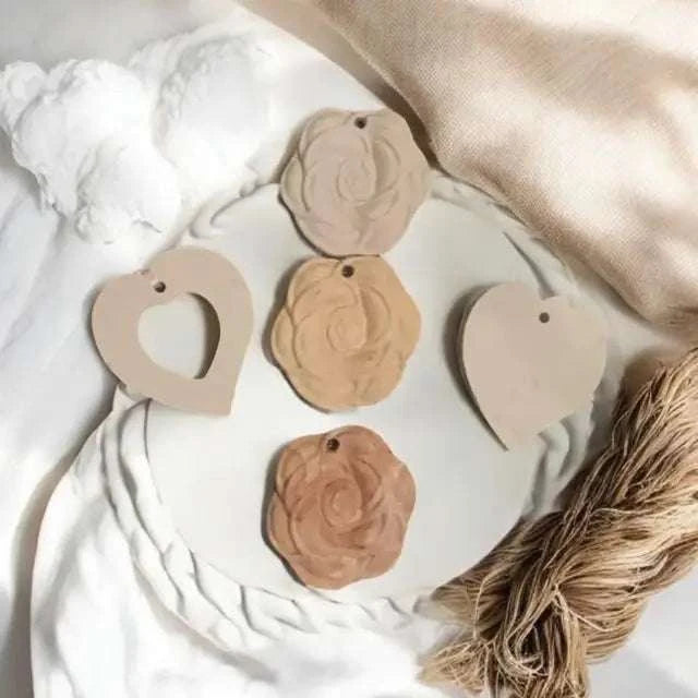 Suspension à Parfumer – Beige & Marbré Marron Clair 🤎 artisanale en Jesmonite, à associer avec nos fondants parfumés Epoxy Kawaii. Offre 3 pour 10 € - Fait main en France.