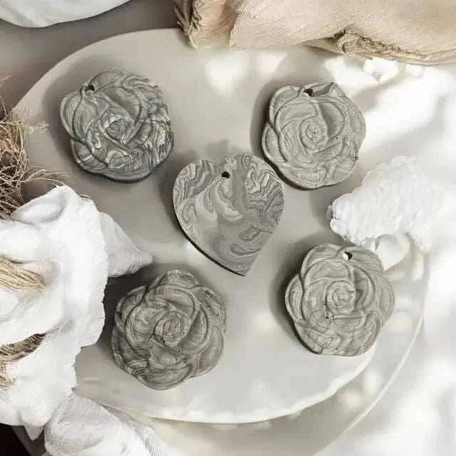 Suspension à parfumer Fleur en Jesmonite – Gris marbré