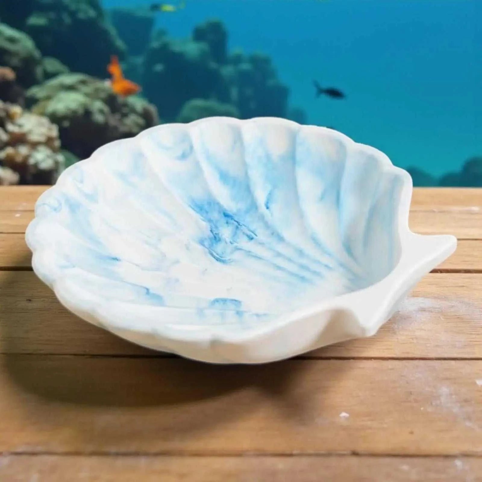 Vide-poche coquillage bleu et blanc marbré en Jesmonite fait main, décor marine élégant