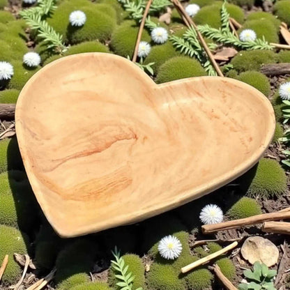 Vide-poche en forme de cœur en jesmonite marron beige effet bois, artisanal et écologique, décoration bohème et zen.