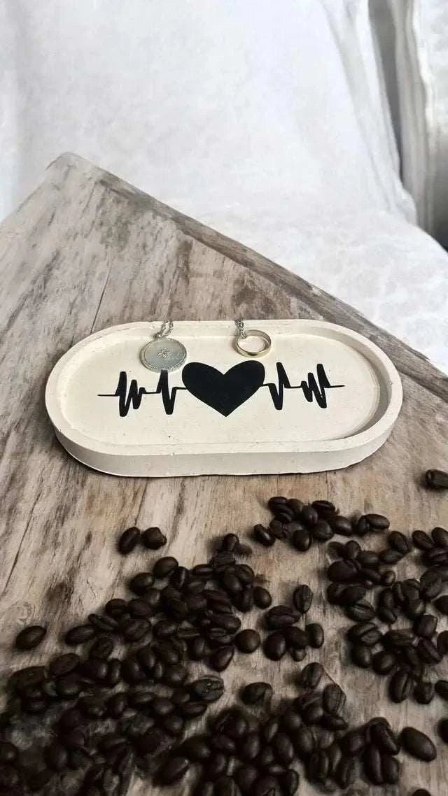 🖤 Vide-Poche en Jesmonite – Blanc avec Décoration Cœur & Battement Noir Epoxy Kawaii