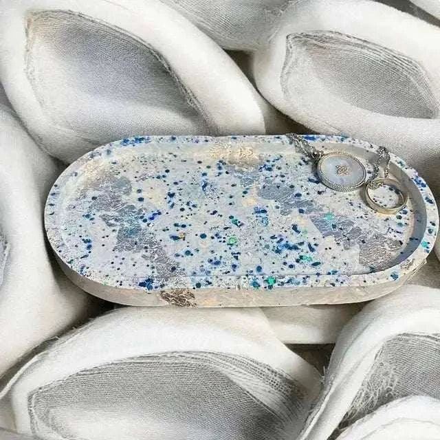 Vide-poche Jesmonite marbré blanc bleu paillettes feuille d’argent artisanale française
