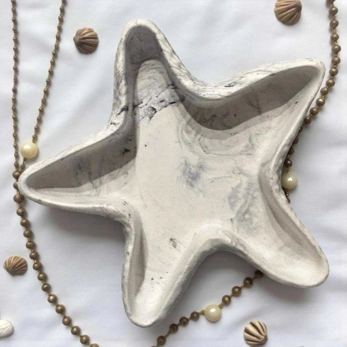 Vide-poche étoile de mer en Jesmonite blanc marbré gris, artisanal et écologique
