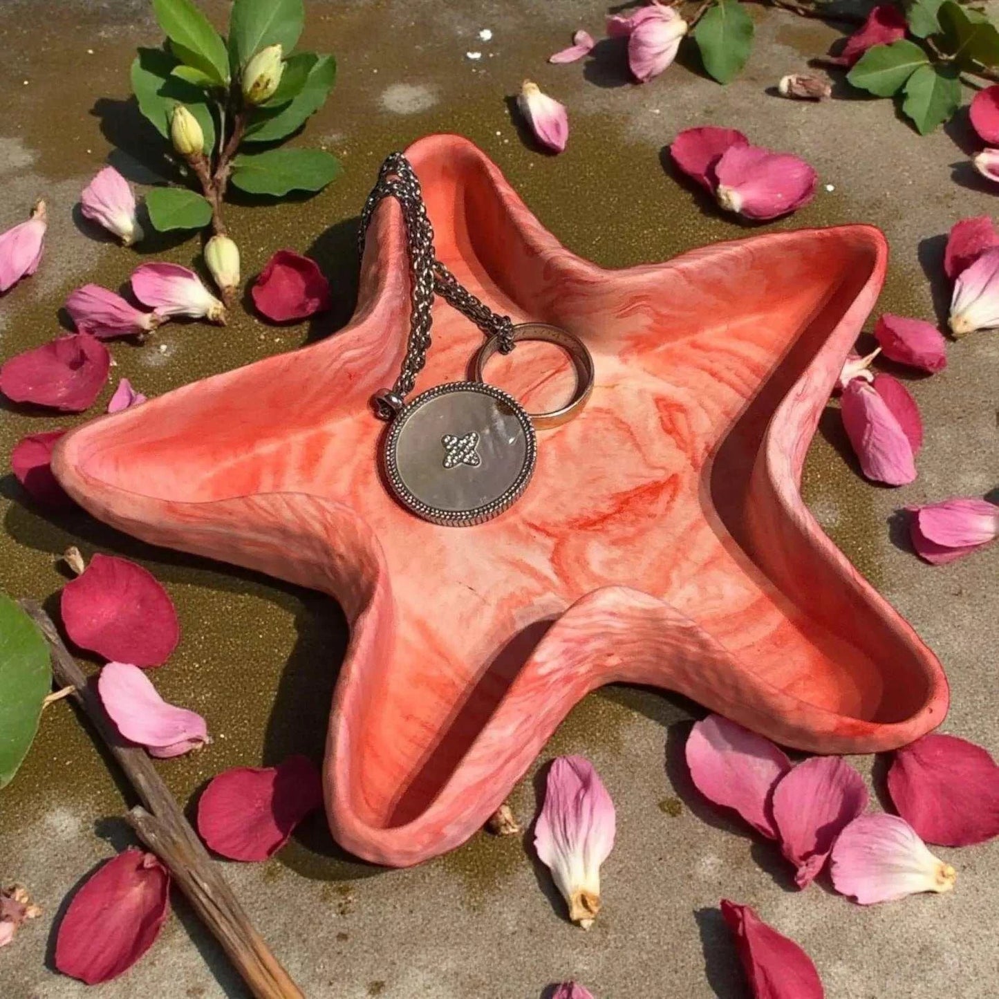 Vide-poche étoile de mer en Jesmonite marbre rouge, artisanal et écologique