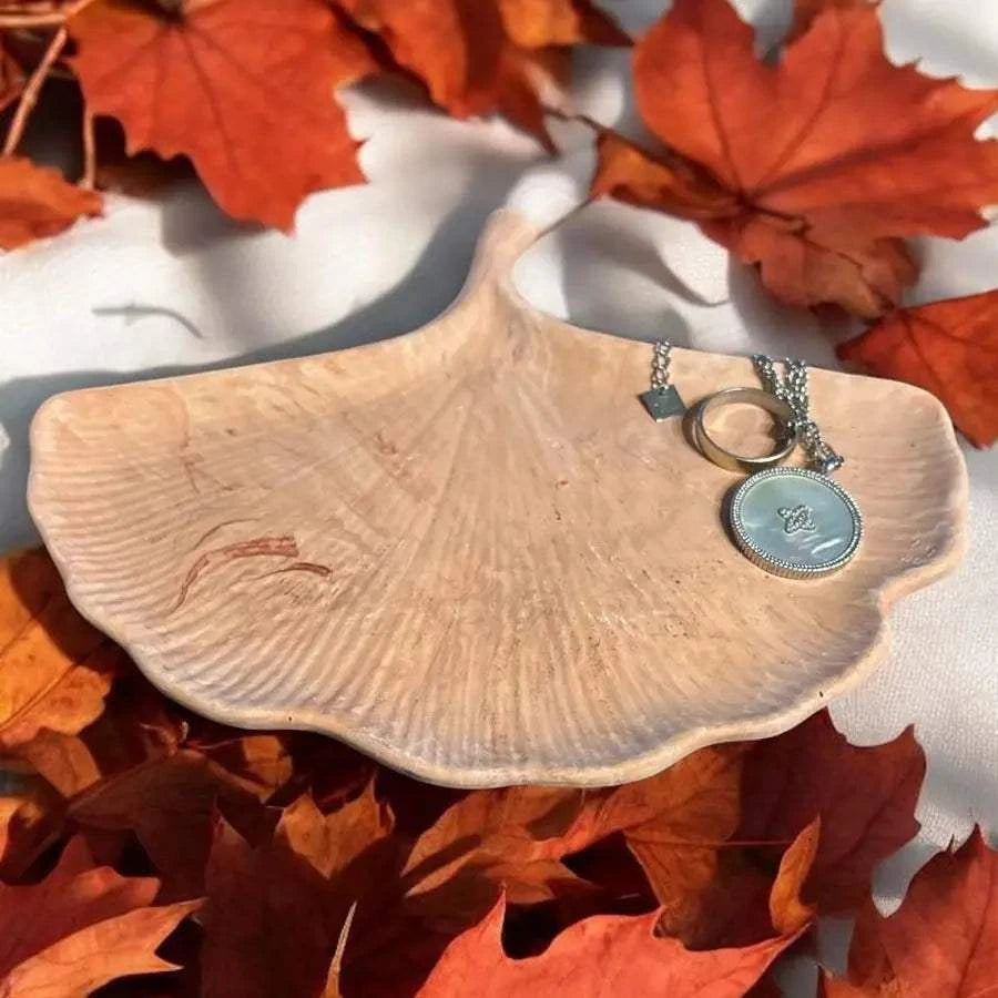 Vide-poche feuille de Ginkgo en Jesmonite marbré beige et marron, décor automnal raffiné et artisanal