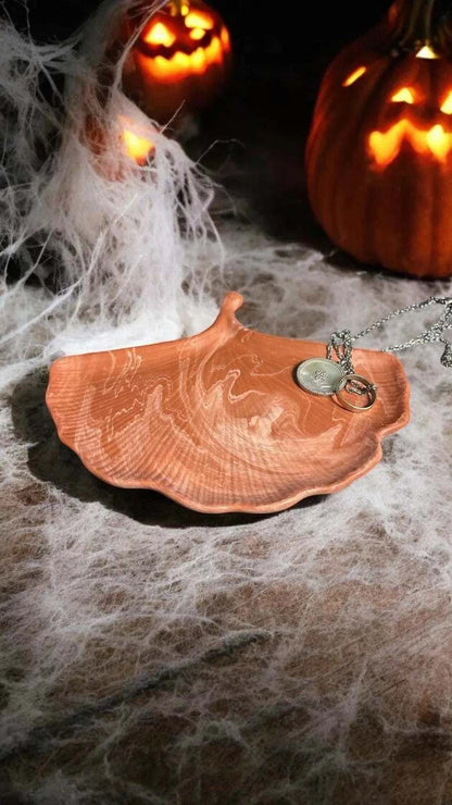 Vide-poche artisanal en Jesmonite 🍂 Feuille de ginkgo marron marbrée. Fait main en France – esprit automnal chic signé Epoxy Kawaii.