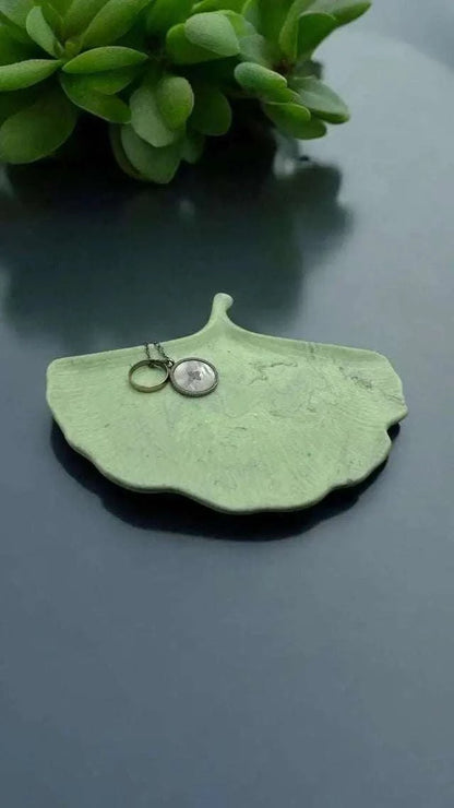 🍃 Vide-Poche Feuille de Ginkgo – Vert Marbré Gris Epoxy Kawaii