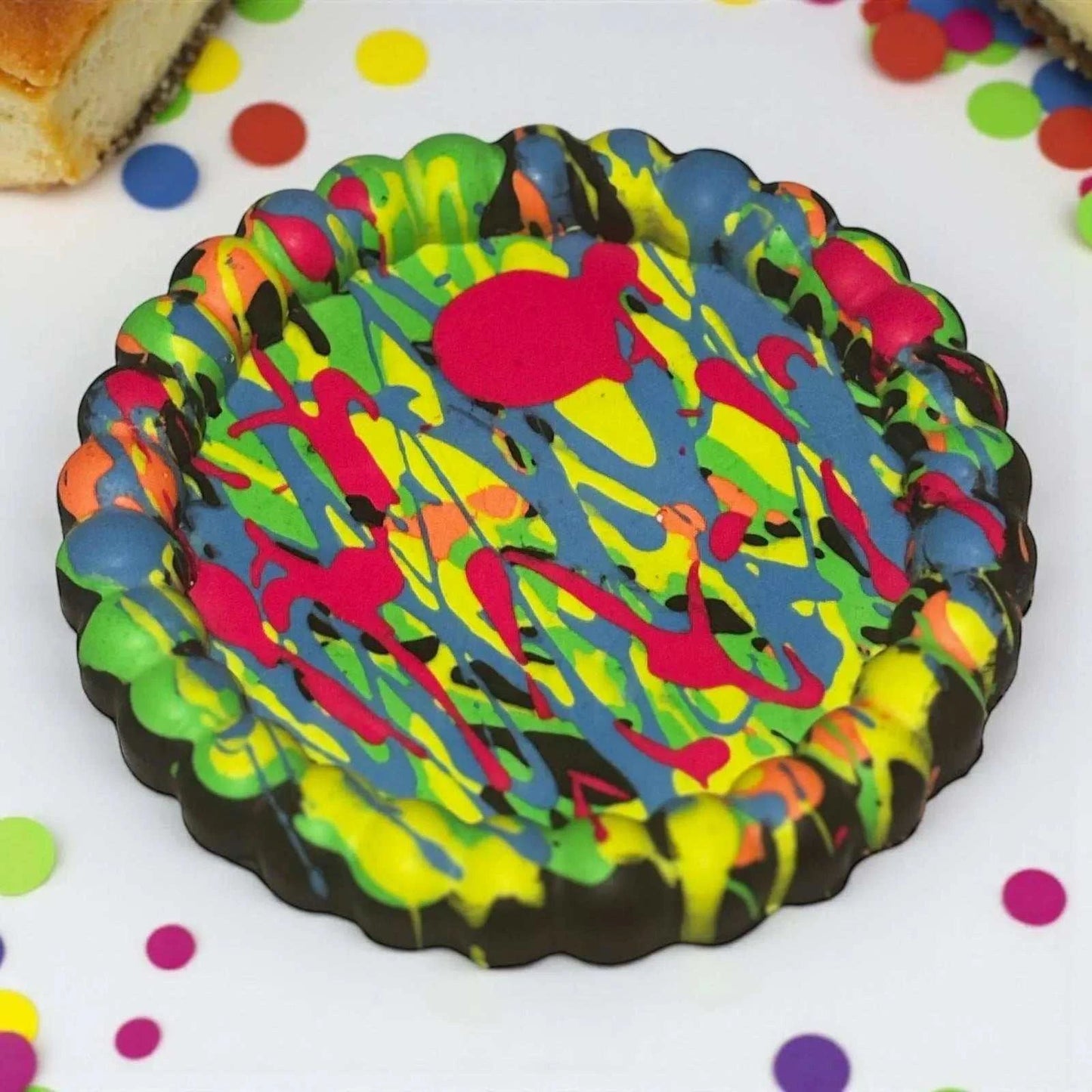 Vide-poche marguerite multicolore en Jesmonite artisanale, style Pop Art coloré et vibrant.