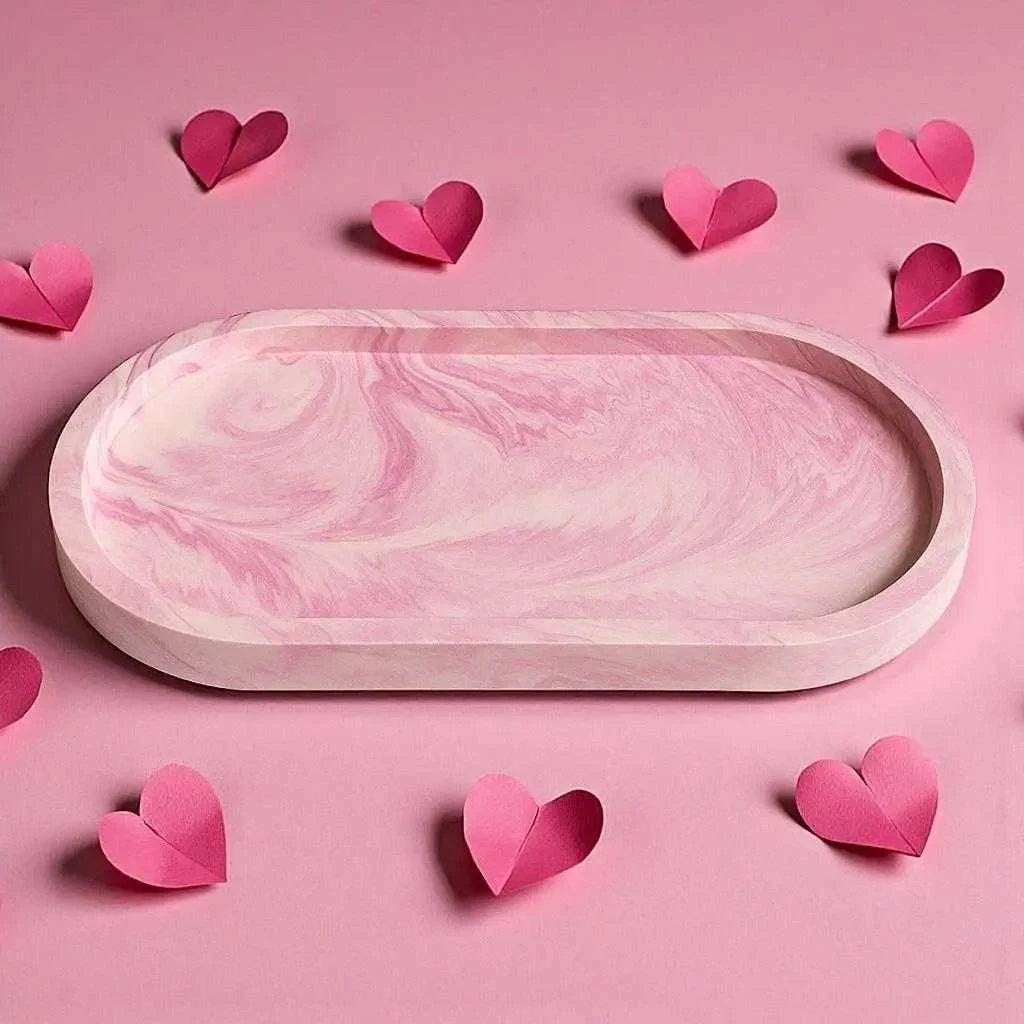 Vide-poche ovale en Jesmonite rose marbré pastel fait main, design unique et écoresponsable.