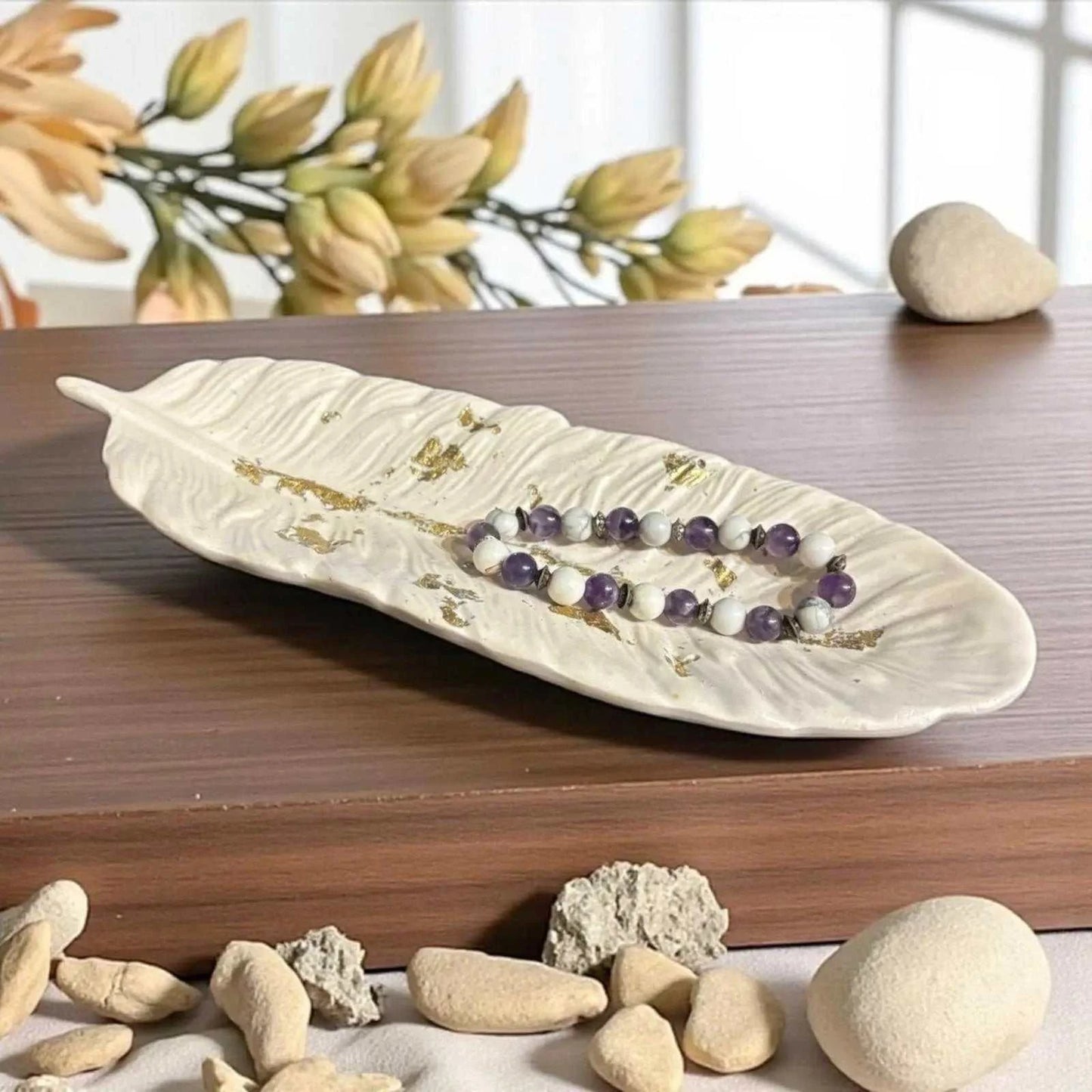 🤍 Vide-Poche Plume Blanc & Feuille Dorée – Création artisanale en Jesmonite Epoxy Kawaii
