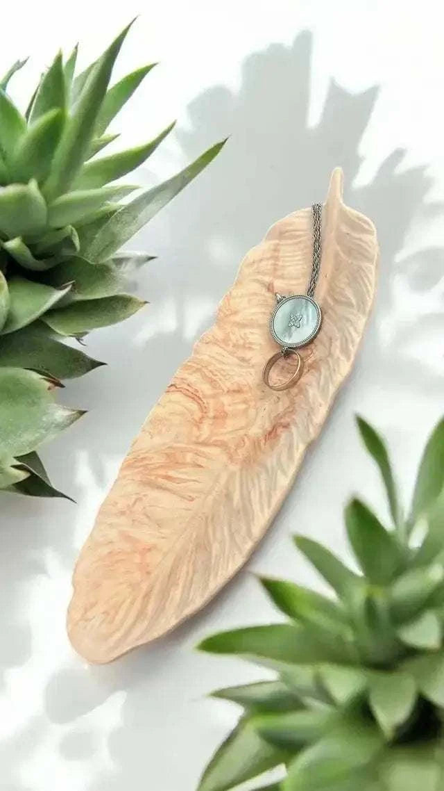 🤎 Vide-Poche Plume Marbré Marron Clair – Création artisanale en Jesmonite Epoxy Kawaii