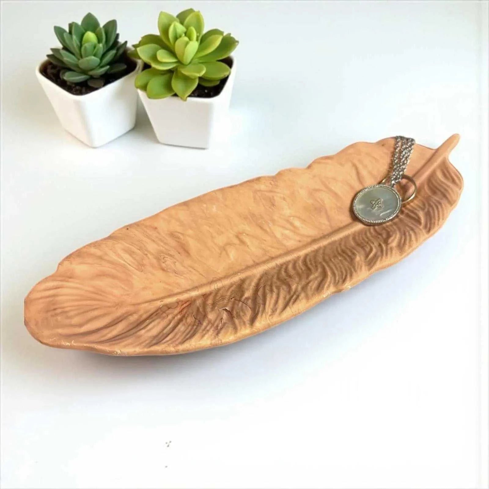 🤎 Vide-Poche Plume Marron Marbré – Création artisanale en Jesmonite Epoxy Kawaii