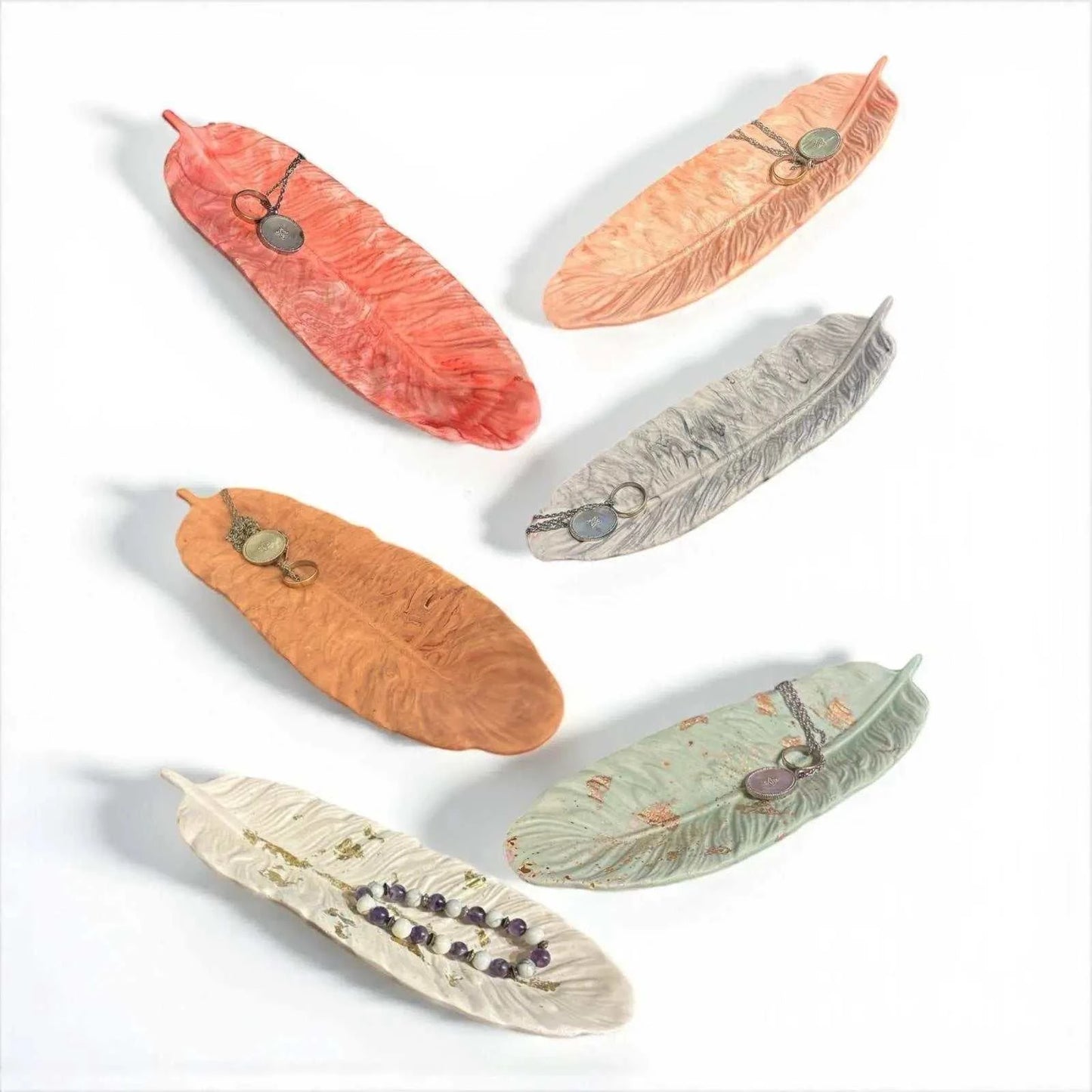 🌿 Vide-Poche Plume Personnalisable – Création artisanale en Jesmonite Epoxy Kawaii