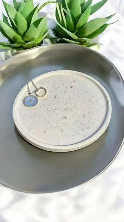 🤎 Vide-Poche Rond Beige Effet Terrazzo Marron – Création artisanale en Jesmonite Epoxy Kawaii
