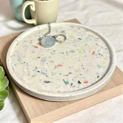 Vide-poche rond blanc effet terrazzo multicolore artisanal en Jesmonite naturelle